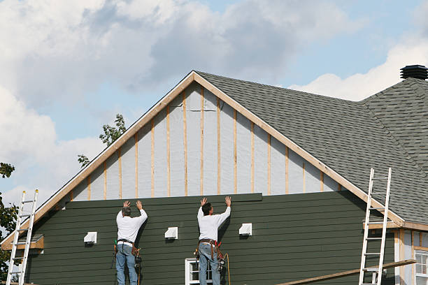 Professional Siding Contractor technician working in Powell, OH